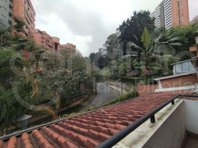 Casa de 5 alcobas en arriendo en El Tesoro, Medellín, 330 m² · foto 19 de 20