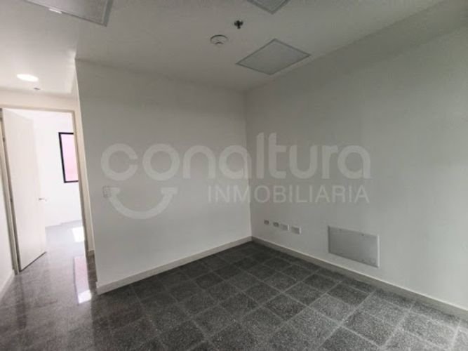 Oficina en arriendo en Los Colores, Medellín, 24 m² · foto 3 de 10