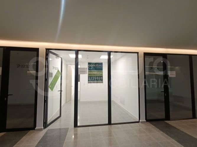 Oficina en arriendo en Los Colores, Medellín, 26 m² · foto 6 de 8