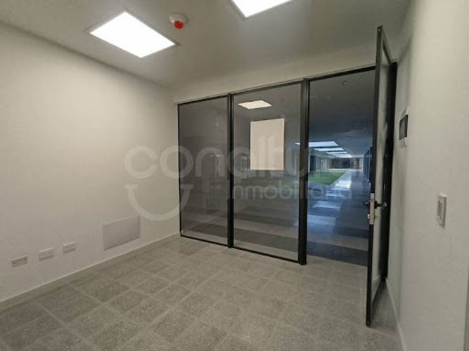 Oficina en arriendo en Los Colores, Medellín, 28 m² · foto 2 de 8