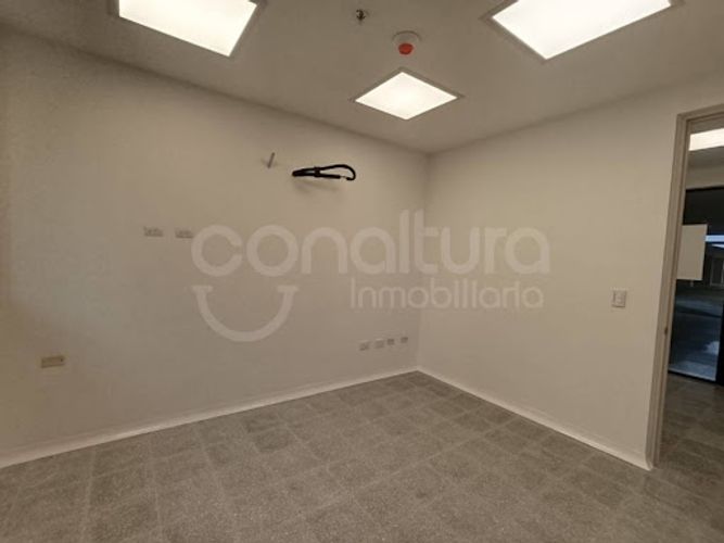Oficina en arriendo en Los Colores, Medellín, 28 m² · foto 5 de 8
