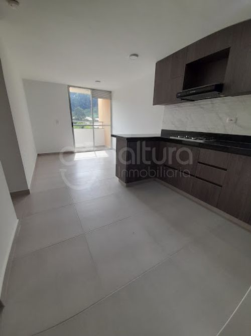 Apartamento de 3 alcobas en venta en San Jose, Sabaneta, 55 m² · foto 2 de 20