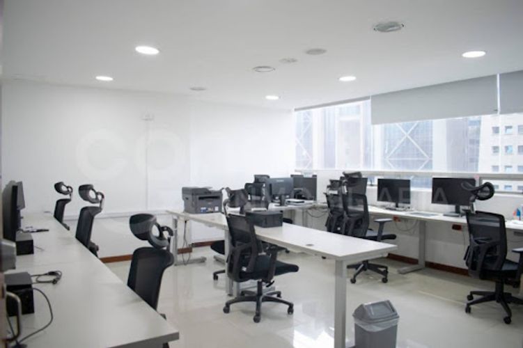 Oficina en arriendo en Los Balsos, Medellín, 336 m² · foto 3 de 13