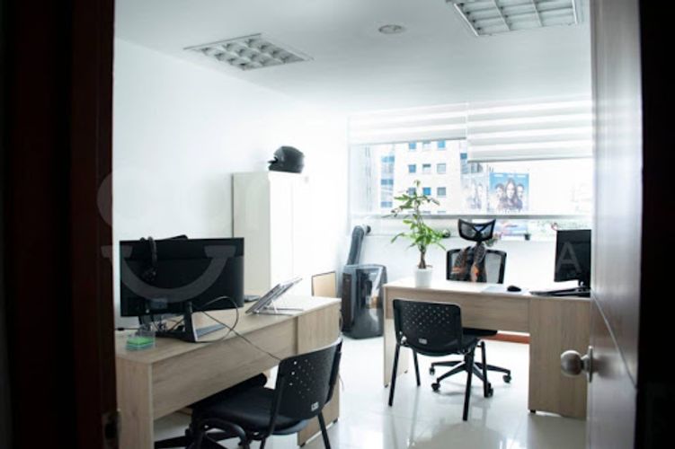 Oficina en arriendo en Los Balsos, Medellín, 336 m² · foto 4 de 13