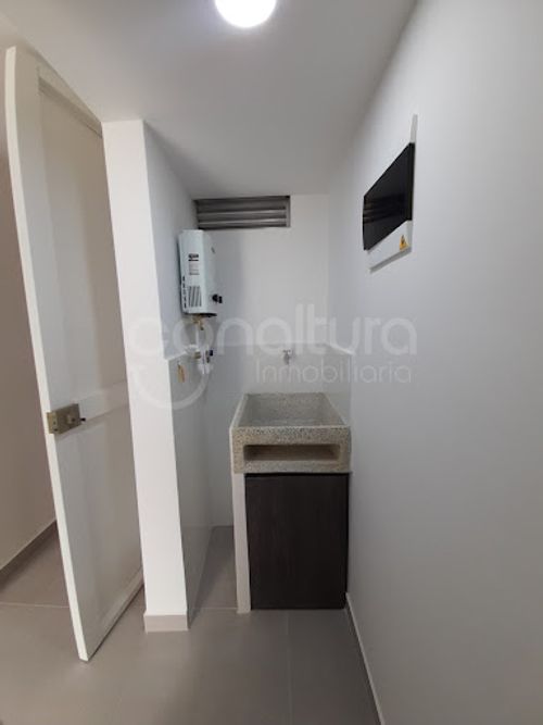 Apartamento de 3 alcobas en venta en San Jose, Sabaneta, 55 m² · foto 6 de 20