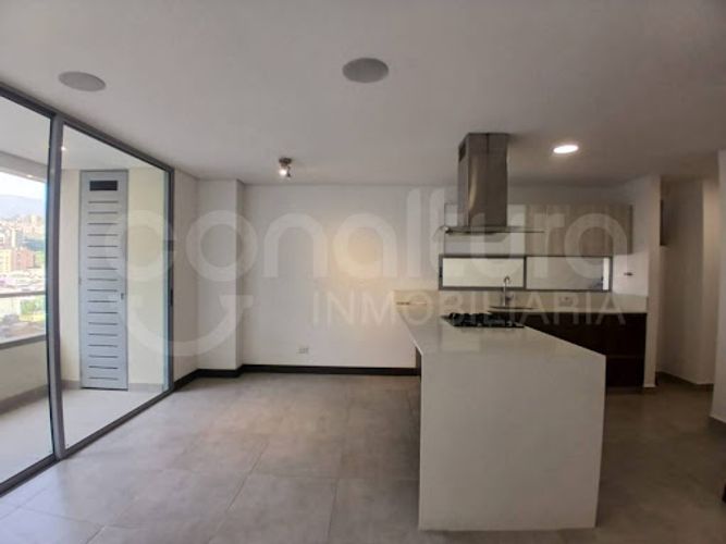 Apartamento de 3 alcobas en arriendo en Ciudad Del Río, Medellín, 105 m² · foto 2 de 15