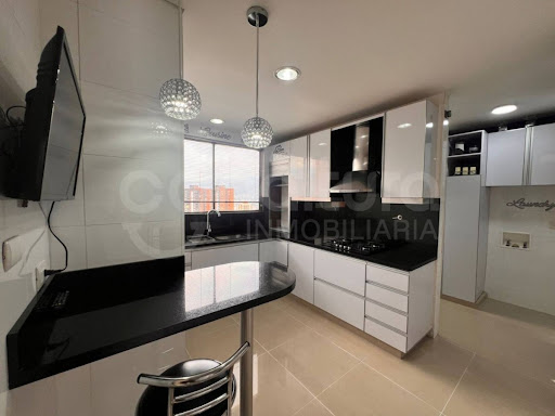 Apartamento en arriendo en Los Naranjos, Medellín · foto 3 de 24