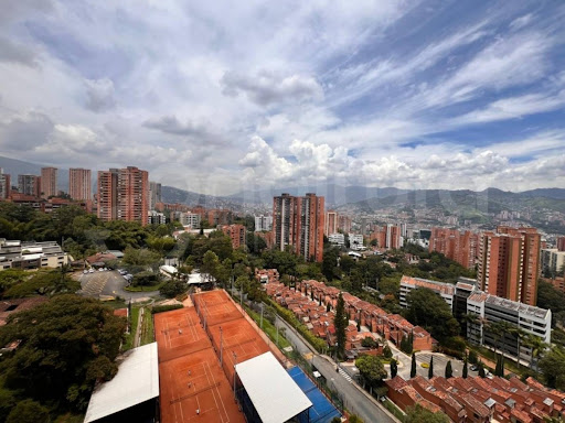 Apartamento en arriendo en Los Naranjos, Medellín · foto 7 de 24