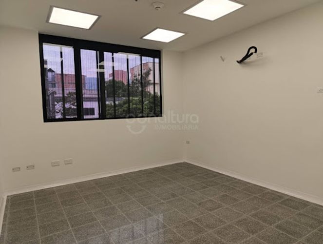Oficina en arriendo en Los Colores, Medellín, 38 m² · foto 4 de 7