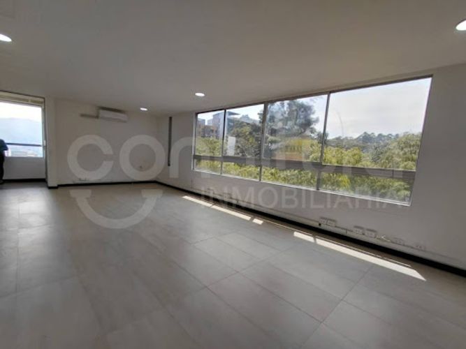 Oficina en arriendo en La Linde, Medellín, 47 m² · foto 7 de 8