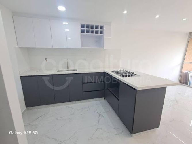 Apartamento de 3 alcobas en venta en San Jose, Sabaneta, 55 m² · foto 2 de 15