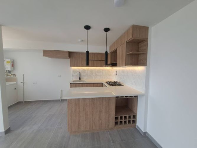 Apartamento de 2 alcobas en venta en Bucaros, Bello, 63 m² · foto 2 de 13