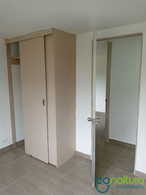 Apartamento de 2 alcobas en venta en Urbanizacion Manaos, Bello, 52 m² · foto 5 de 13