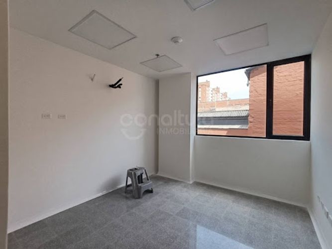 Oficina en arriendo en Los Colores, Medellín, 25 m² · foto 5 de 6