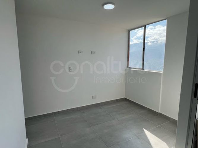 Apartamento de 2 alcobas en venta en Buenos Aires, Bello, 58 m² · foto 2 de 17