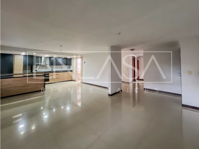 Casa de 4 alcobas en venta en El Castillo, Jamundí, 240 m² · foto 2 de 24