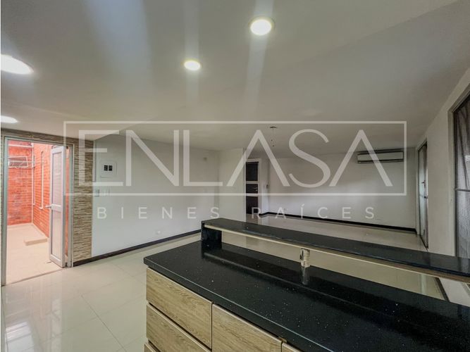 Casa de 4 alcobas en venta en El Castillo, Jamundí, 240 m² · foto 4 de 24