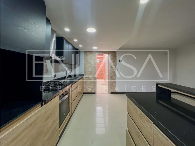 Casa de 4 alcobas en venta en El Castillo, Jamundí, 240 m² · foto 5 de 24