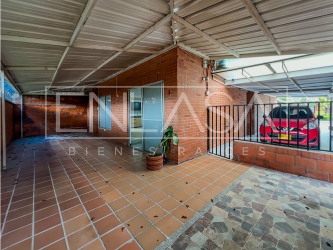 Casa de 4 alcobas en venta en El Castillo, Jamundí, 240 m² · foto 9 de 24