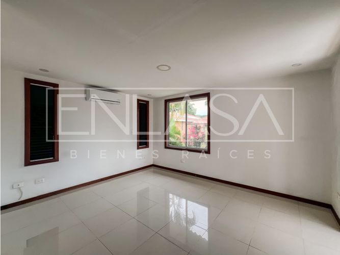 Casa de 4 alcobas en venta en El Castillo, Jamundí, 240 m² · foto 17 de 24