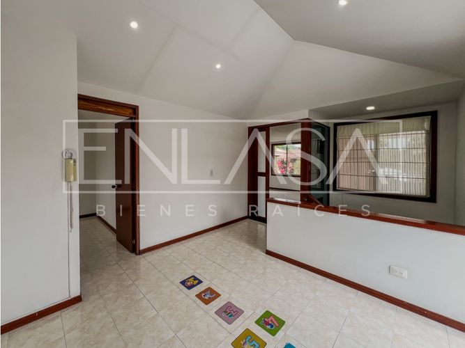 Casa de 4 alcobas en venta en El Castillo, Jamundí, 240 m² · foto 13 de 24