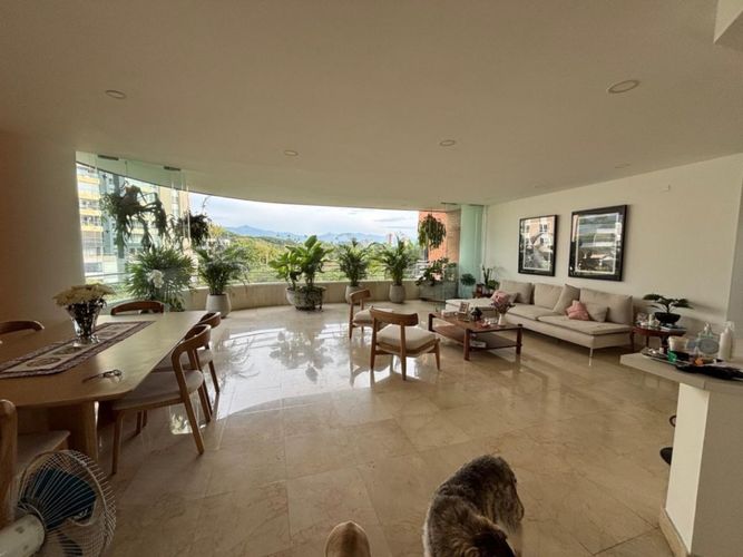 Apartamento de 3 alcobas en venta en Ciudad Jardin, Cali, 230 m² · foto 2 de 15