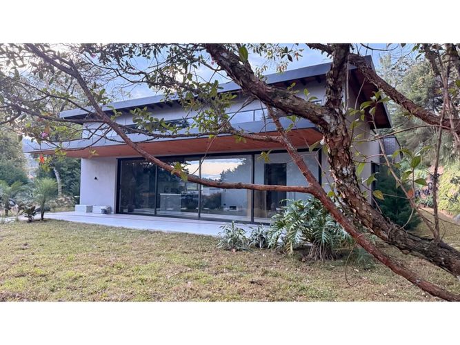Casa de 3 alcobas en venta en El Molino, Guarne, 200 m² · foto 3 de 24