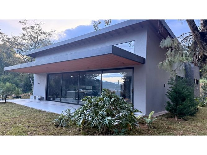 Casa de 3 alcobas en venta en El Molino, Guarne, 200 m² · foto 4 de 24