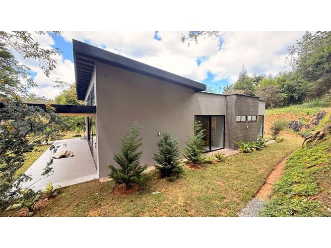 Casa de 3 alcobas en venta en El Molino, Guarne, 200 m² · foto 16 de 24