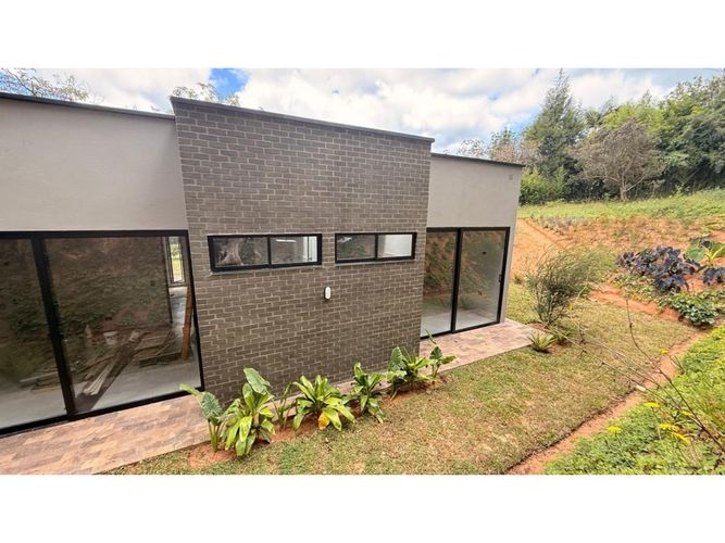 Casa de 3 alcobas en venta en El Molino, Guarne, 200 m² · foto 18 de 24