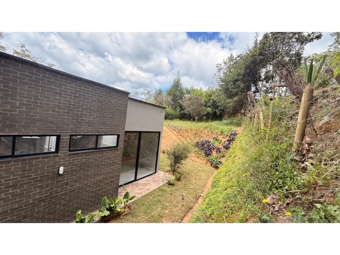 Casa de 3 alcobas en venta en El Molino, Guarne, 200 m² · foto 19 de 24