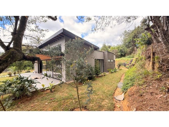 Casa de 3 alcobas en venta en El Molino, Guarne, 200 m² · foto 21 de 24