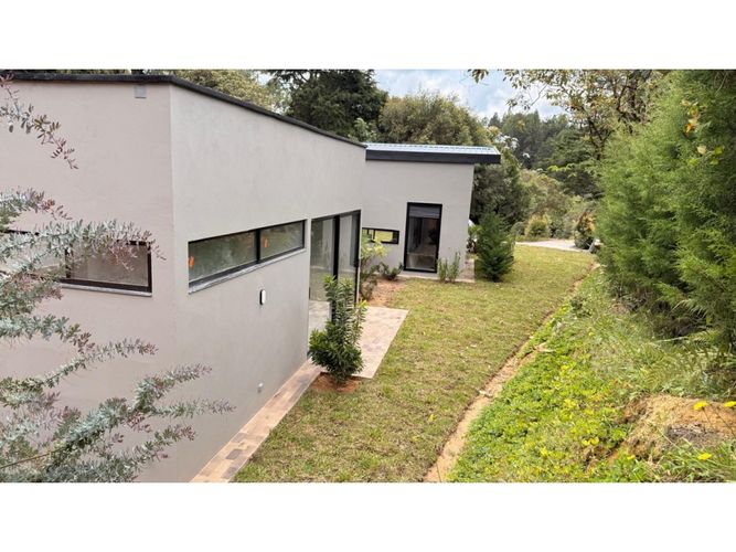 Casa de 3 alcobas en venta en El Molino, Guarne, 200 m² · foto 23 de 24