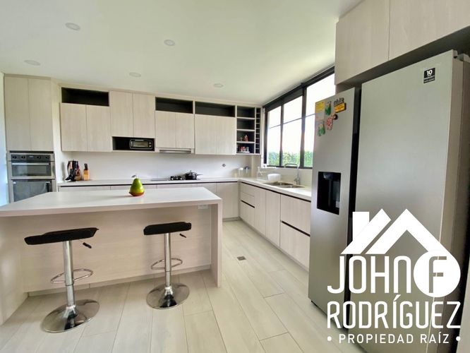 Casa de 5 alcobas en venta en El Carmen de Viboral · foto 12 de 24