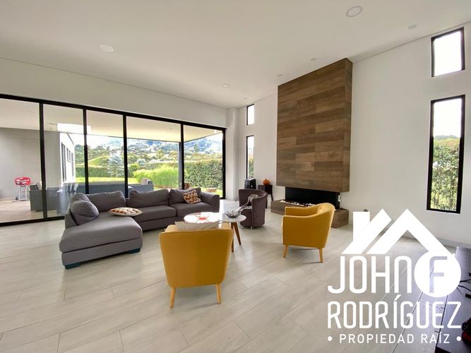Casa de 5 alcobas en venta en El Carmen de Viboral · foto 7 de 24