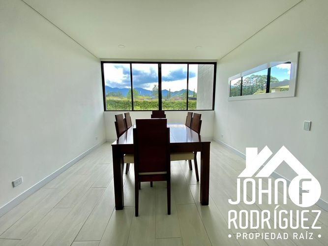 Casa de 5 alcobas en venta en El Carmen de Viboral · foto 8 de 24