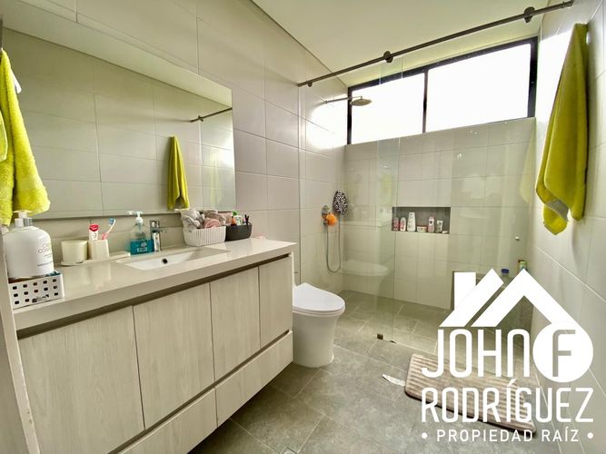 Casa de 5 alcobas en venta en El Carmen de Viboral · foto 21 de 24