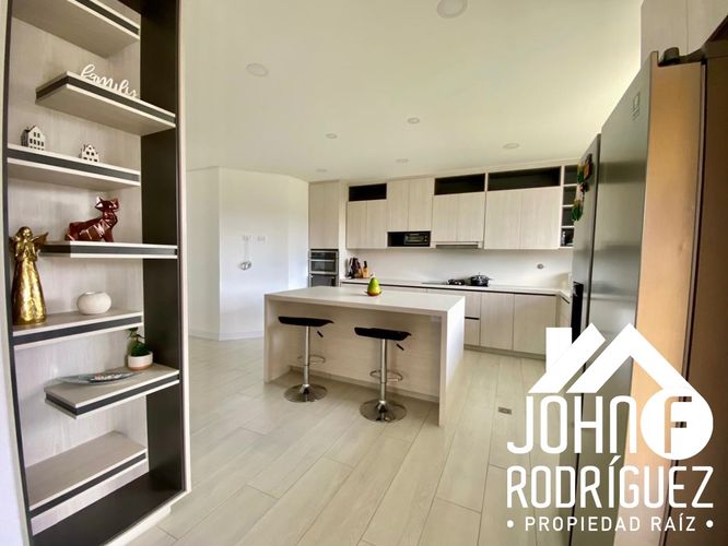 Casa de 5 alcobas en venta en El Carmen de Viboral · foto 13 de 24