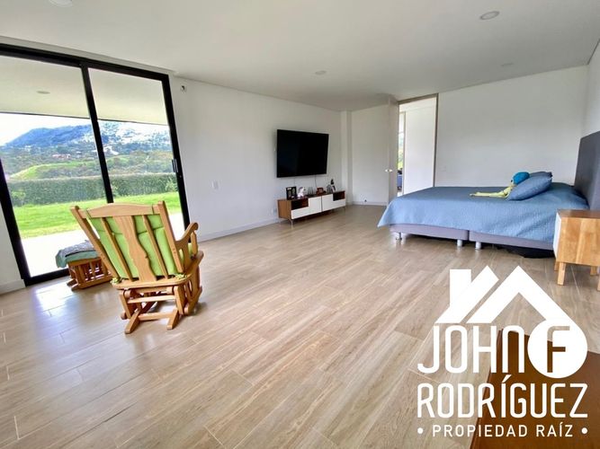 Casa de 5 alcobas en venta en El Carmen de Viboral · foto 16 de 24