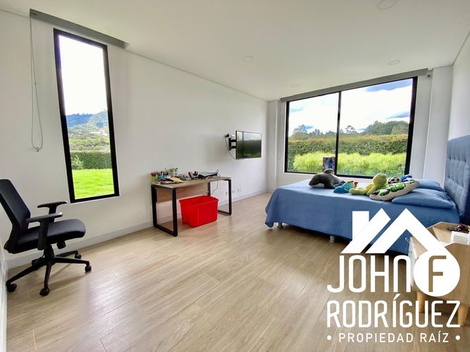 Casa de 5 alcobas en venta en El Carmen de Viboral · foto 19 de 24