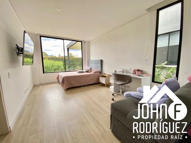 Casa de 5 alcobas en venta en El Carmen de Viboral · foto 22 de 24