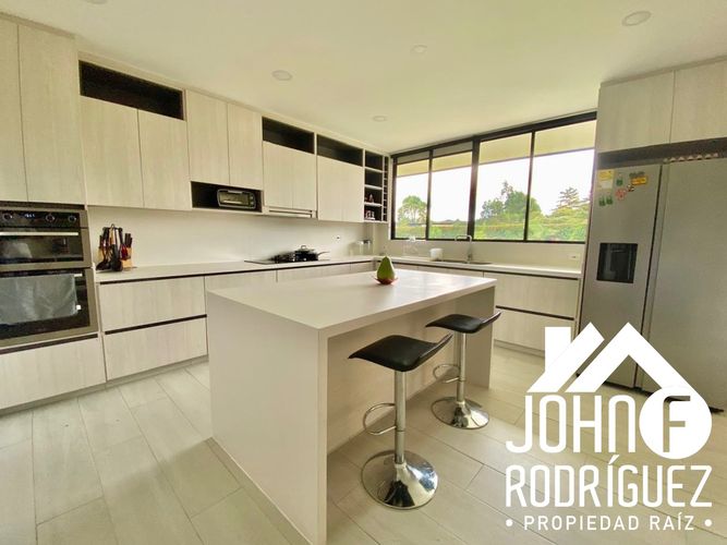 Casa de 5 alcobas en venta en El Carmen de Viboral · foto 11 de 24