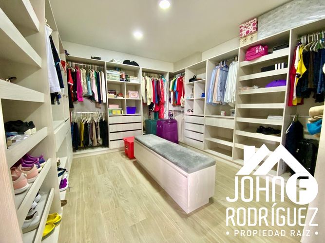 Casa de 5 alcobas en venta en El Carmen de Viboral · foto 17 de 24