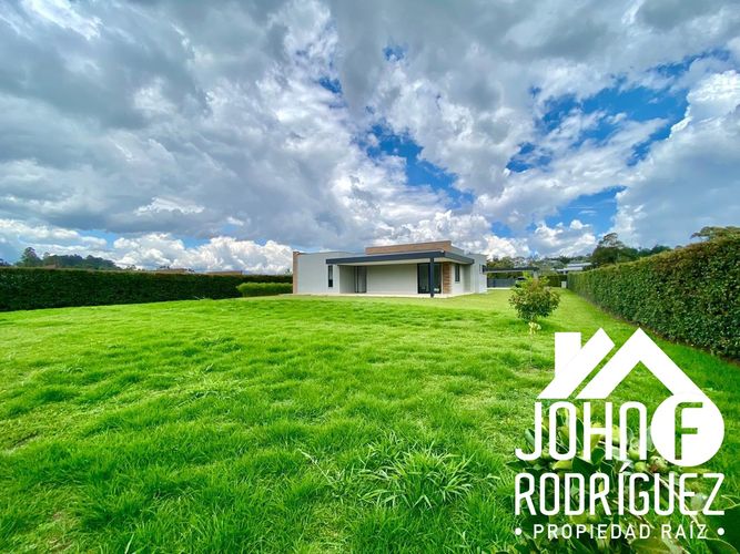 Casa de 5 alcobas en venta en El Carmen de Viboral · foto 5 de 24