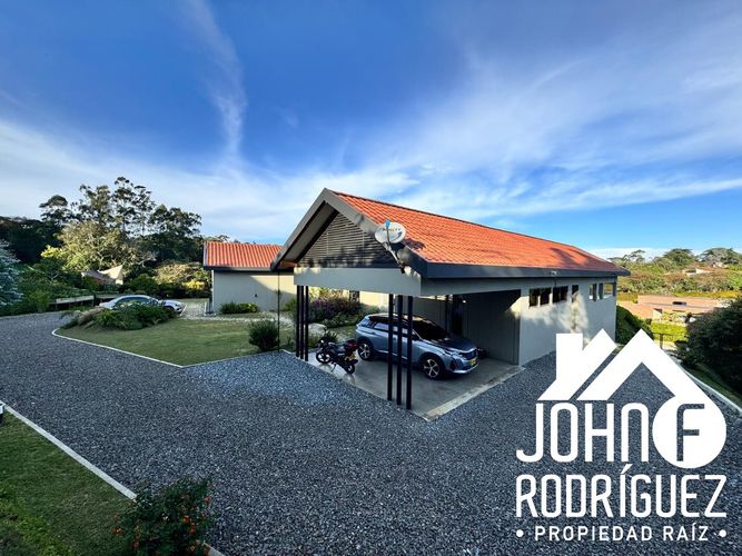 Casa de 5 alcobas en venta en Llano Grande, Rionegro · foto 3 de 24