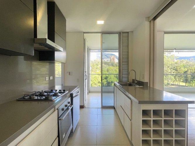 Apartamento de 2 alcobas en venta en Los Balsos, Medellín, 173 m² · foto 5 de 22