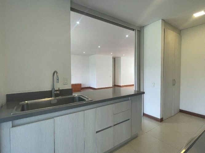 Apartamento de 2 alcobas en venta en Los Balsos, Medellín, 173 m² · foto 6 de 22