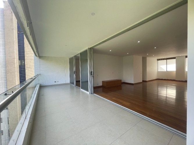 Apartamento de 2 alcobas en venta en Los Balsos, Medellín, 173 m² · foto 19 de 22