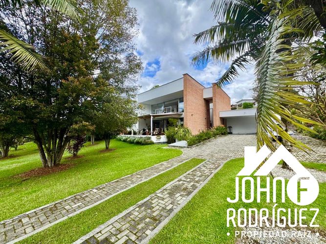 Casa de 4 alcobas en venta en Llano Grande, Rionegro · foto 2 de 24