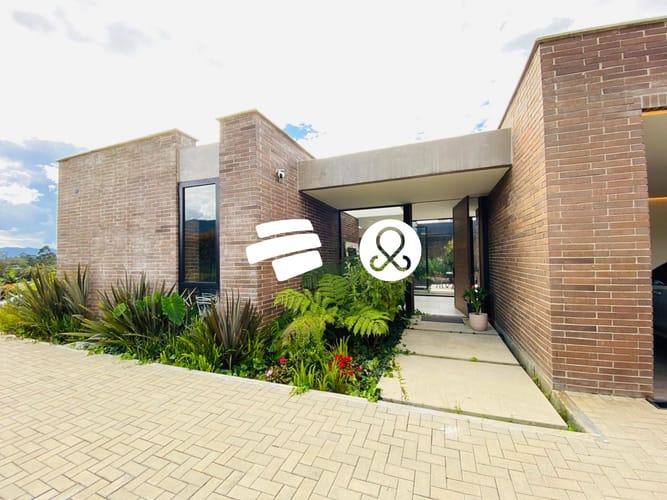 Casa de 3 alcobas en venta en Guamito, La Ceja · foto 2 de 21